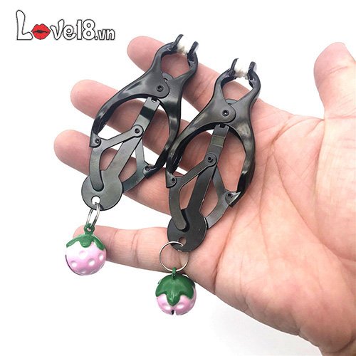 Bộ Kẹp Nhũ Hoa Lục Lạc Trái Dâu Dụng Cụ Bạo Dâm Sang Trọng Bộ Kẹp Nhũ Hoa Lục Lạc Trái Dâu Dụng Cụ Bạo Dâm Sang Trọng