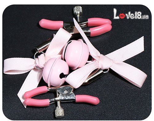 Kẹp Vú Bạo Dâm Lục Lạc Nơ Quyến Rũ Kích Thích Mua Ngay