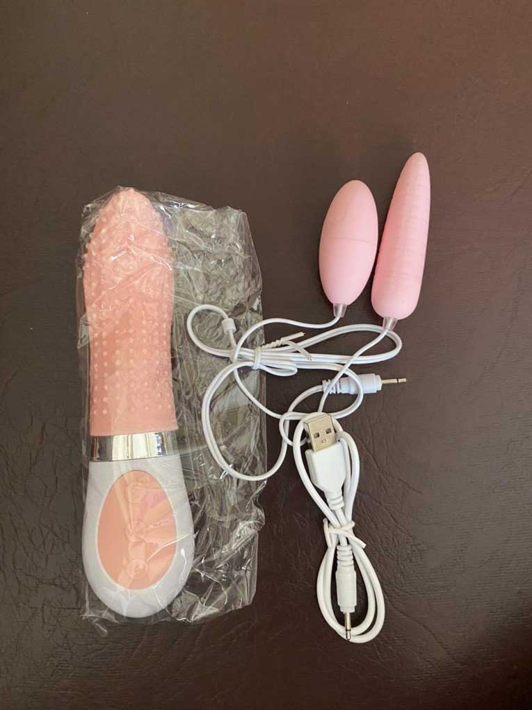 Lưỡi liếm Crazy Tongue cao cấp kèm trứng rung đôi sexy hấp dẫn