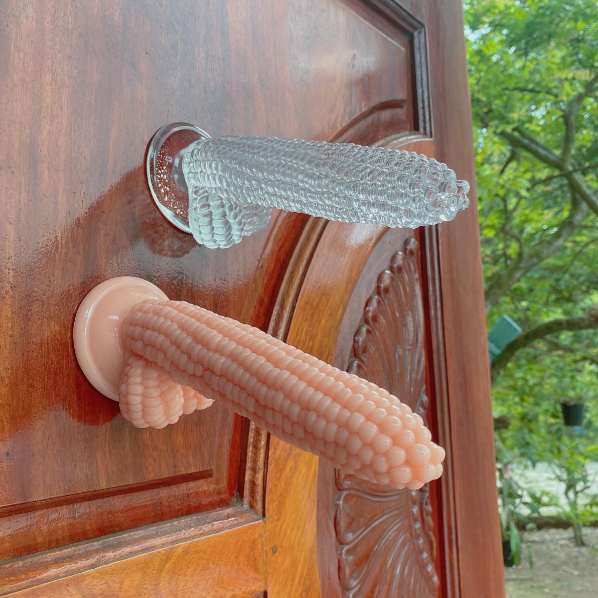 Dương vật giả silicon mềm dính tường hình trái bắp ngô tuyệt hảo Dương vật giả silicon mềm dính tường hình trái bắp ngô tuyệt hảo