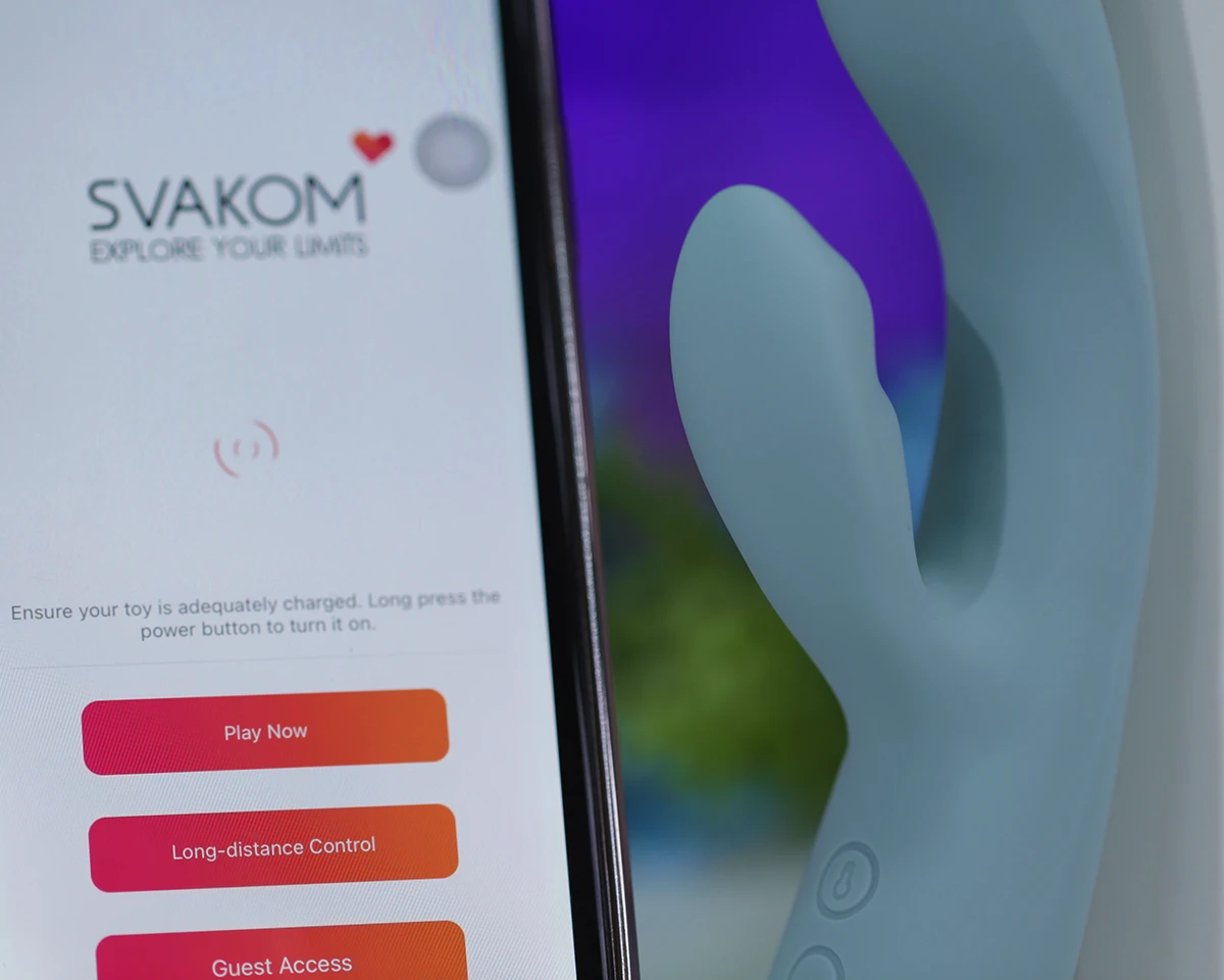 Dương vật giả Svakom Chika rung điểm G ấm nóng kích thích mạnh
