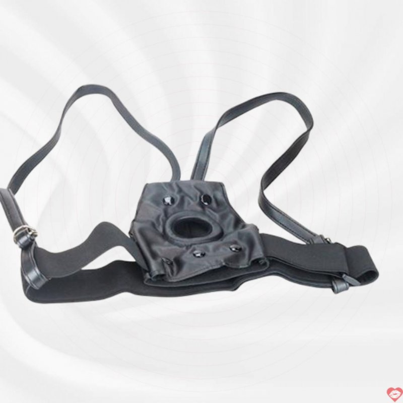 Dây đeo Lovetoy đính lỗ gắn dương vật cho les thoải mái chơi 